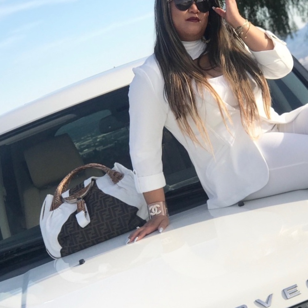 👑✅PRICE FIRM✅ Beautiful Large White and Brown Spy Bag - Picture 13 of 17